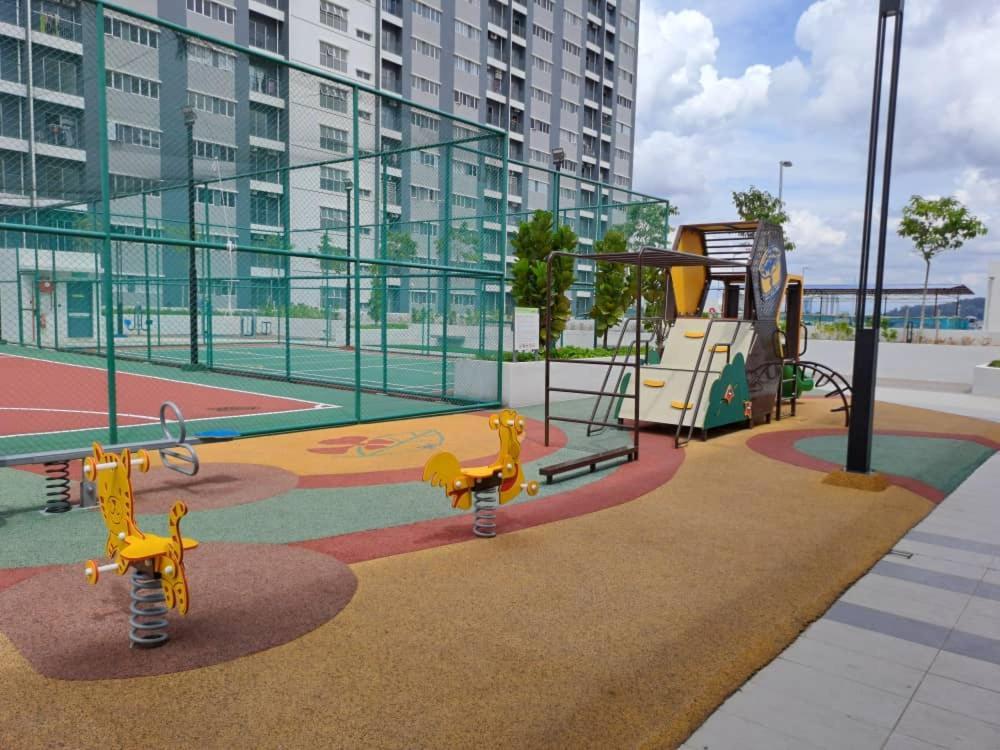 Impiana Homestay Near Putrajaya, Cyberjaya, Musliem Only,Wifi,Netflix 甘榜龙溪 外观 照片