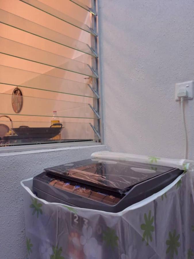 Impiana Homestay Near Putrajaya, Cyberjaya, Musliem Only,Wifi,Netflix 甘榜龙溪 外观 照片
