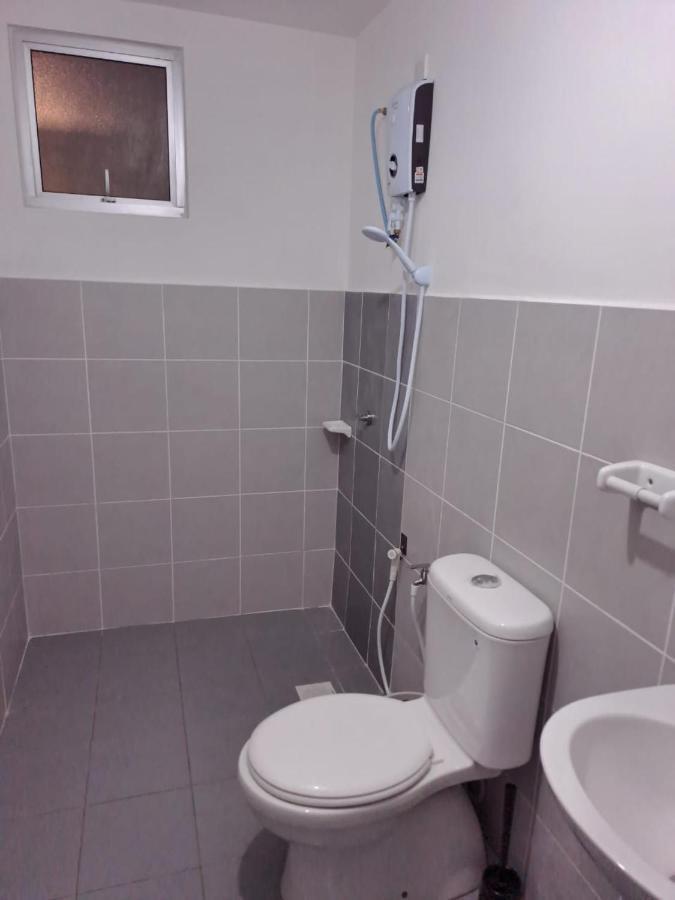 Impiana Homestay Near Putrajaya, Cyberjaya, Musliem Only,Wifi,Netflix 甘榜龙溪 外观 照片