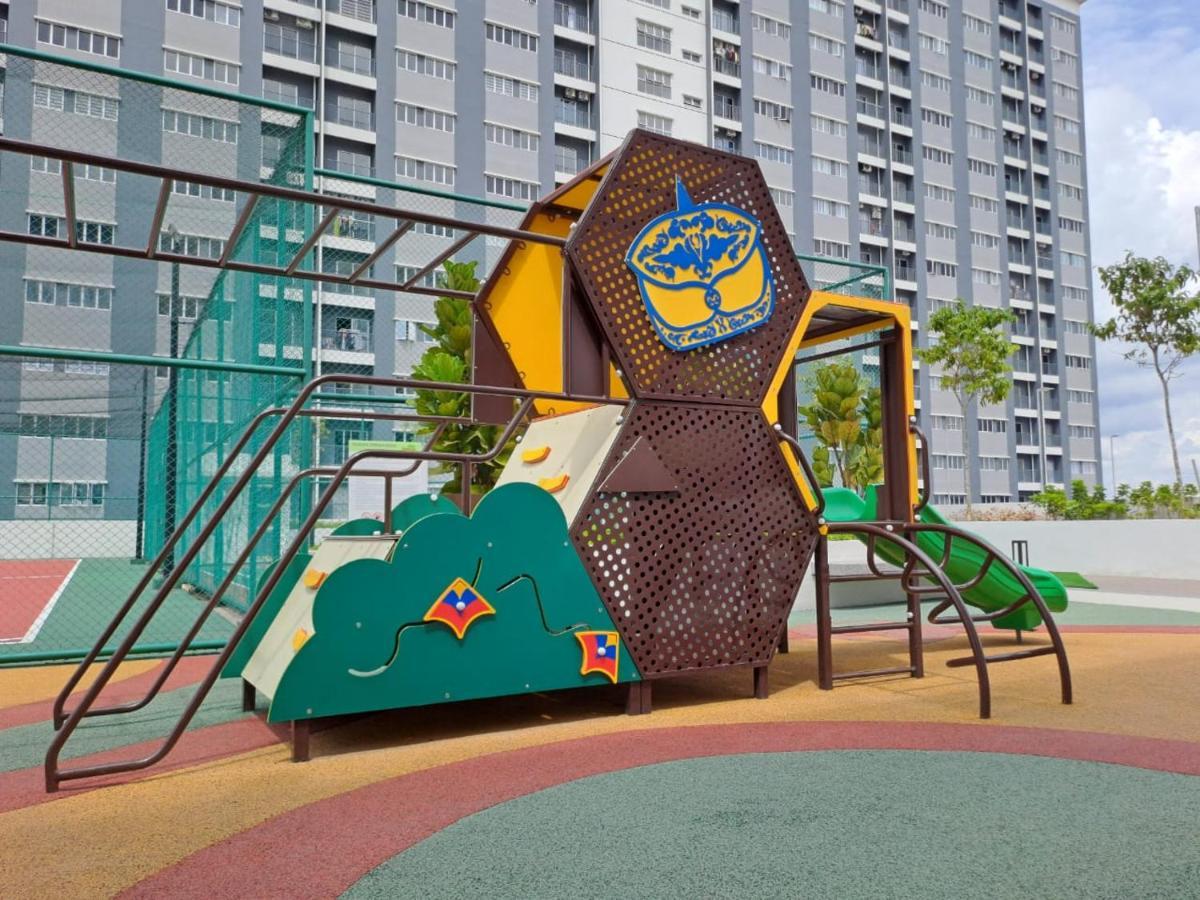 Impiana Homestay Near Putrajaya, Cyberjaya, Musliem Only,Wifi,Netflix 甘榜龙溪 外观 照片