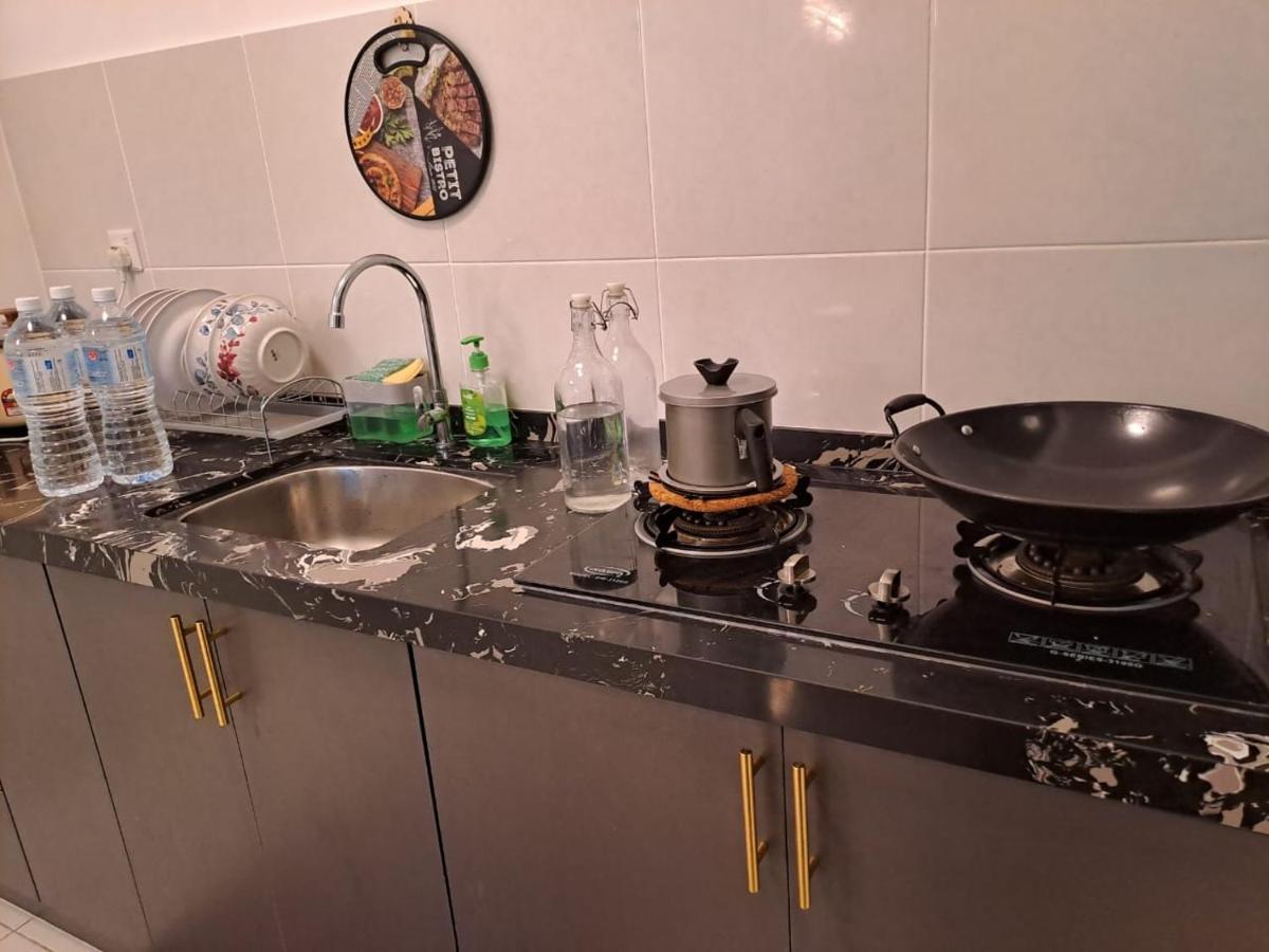 Impiana Homestay Near Putrajaya, Cyberjaya, Musliem Only,Wifi,Netflix 甘榜龙溪 外观 照片