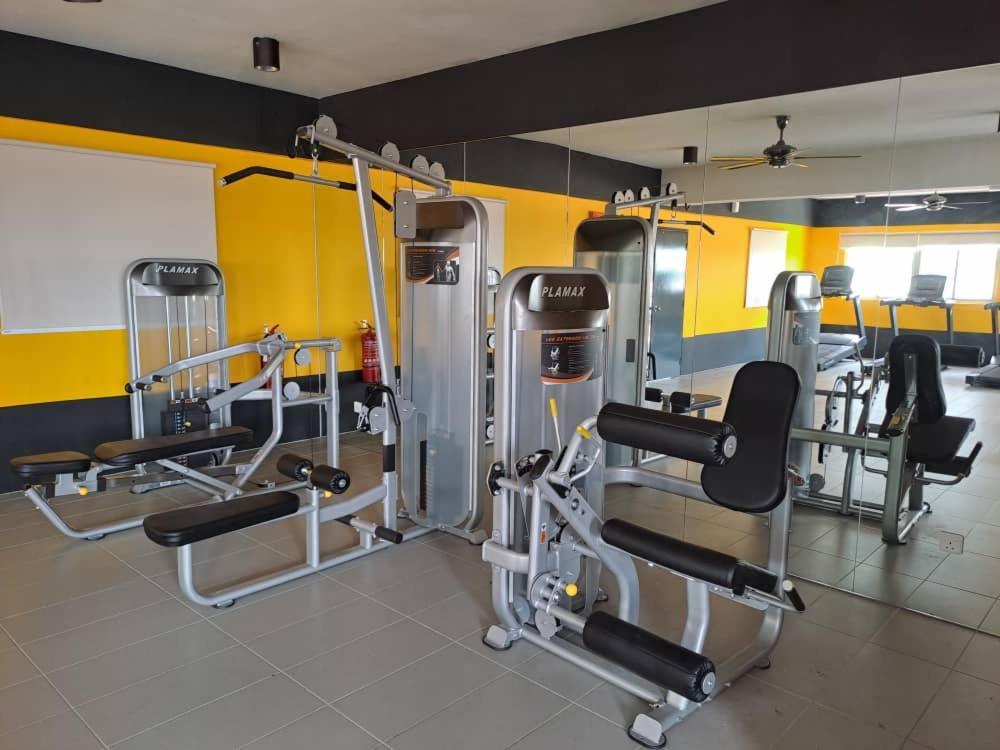 Impiana Homestay Near Putrajaya, Cyberjaya, Musliem Only,Wifi,Netflix 甘榜龙溪 外观 照片