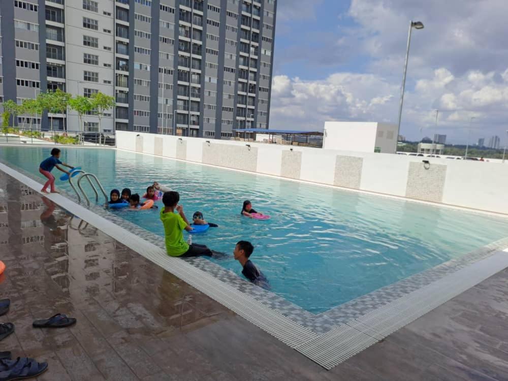 Impiana Homestay Near Putrajaya, Cyberjaya, Musliem Only,Wifi,Netflix 甘榜龙溪 外观 照片