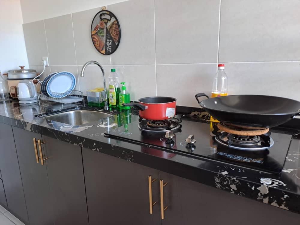 Impiana Homestay Near Putrajaya, Cyberjaya, Musliem Only,Wifi,Netflix 甘榜龙溪 外观 照片
