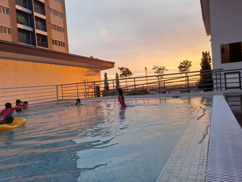 Impiana Homestay Near Putrajaya, Cyberjaya, Musliem Only,Wifi,Netflix 甘榜龙溪 外观 照片
