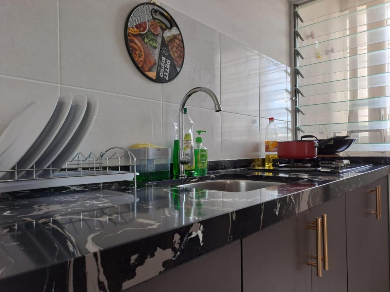 Impiana Homestay Near Putrajaya, Cyberjaya, Musliem Only,Wifi,Netflix 甘榜龙溪 外观 照片