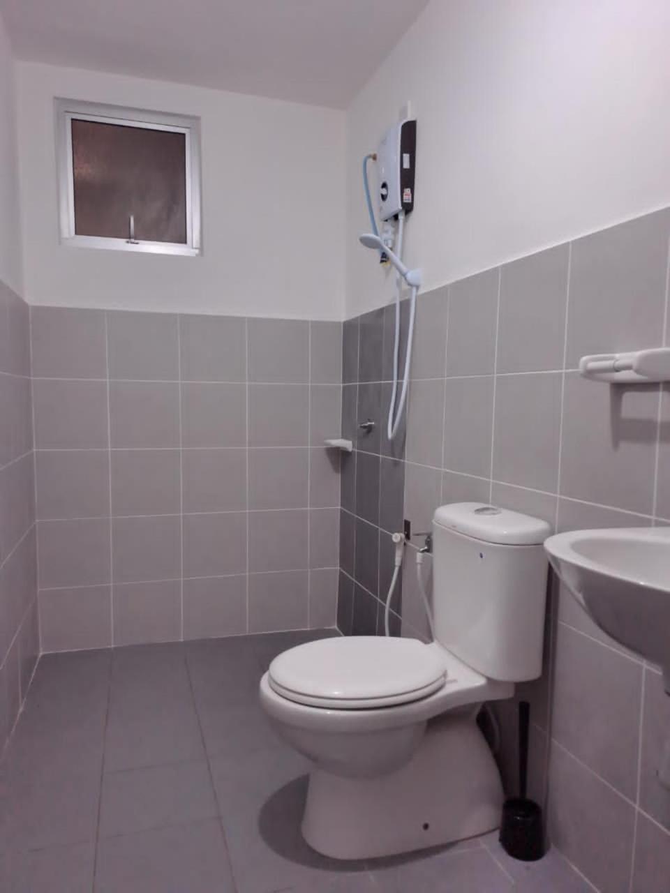 Impiana Homestay Near Putrajaya, Cyberjaya, Musliem Only,Wifi,Netflix 甘榜龙溪 外观 照片